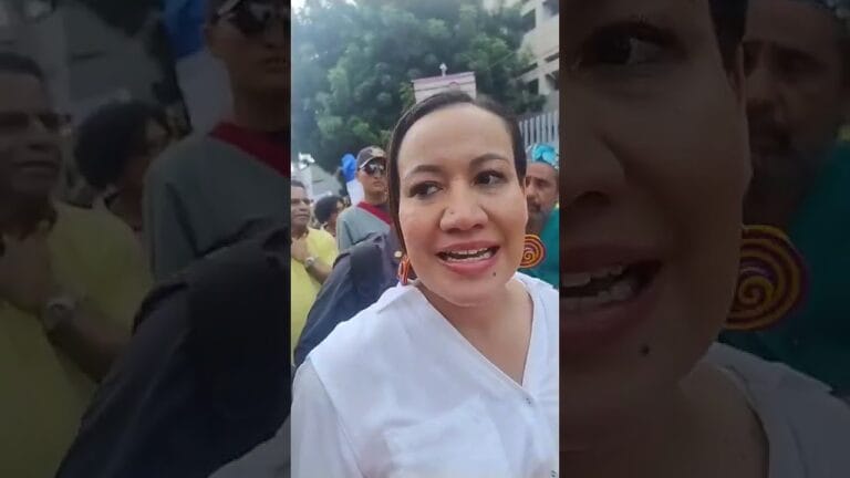 Carolina-Corcho-rompe-esquema-a-la-presidencia-y-se-unta-de-pueblo-mientras-Cepeda-luce-desgastado