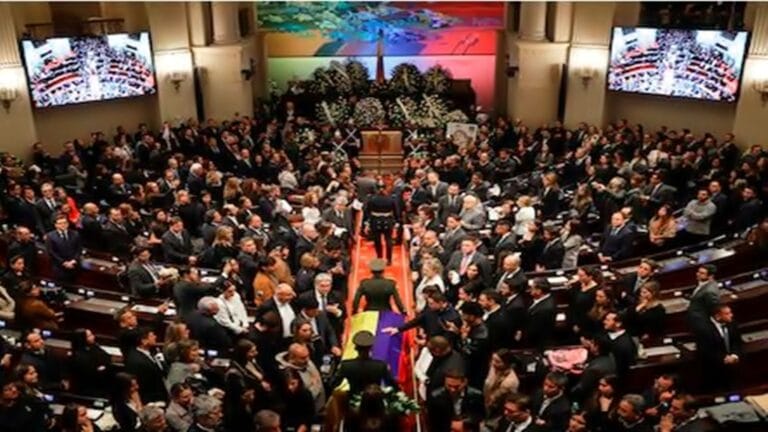 Un magnicidio más para la historia política y criminal de Colombia. Desde el crimen de Carlos Pizarro mo asesinaban a un pre candidato presidencial y senador de la República de Colombia.