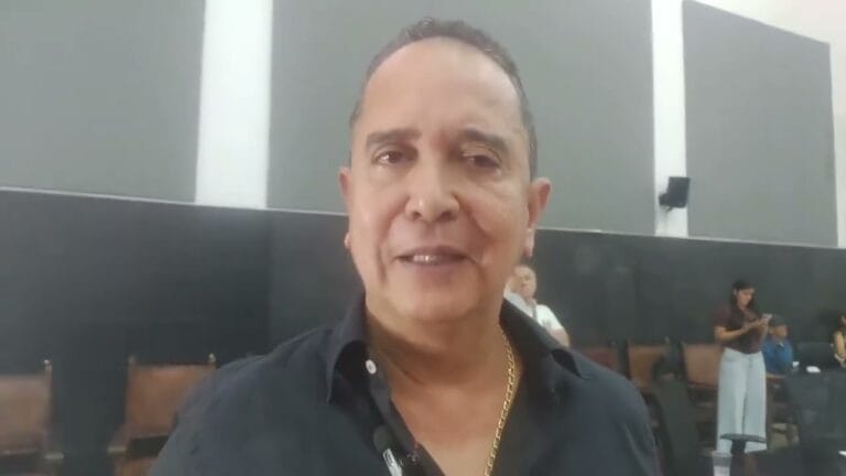 Diputado-Adalberto-Llinas-calentado-por-la-revocatoria-de-Alcira-Sandoval-se-noto-apasionado